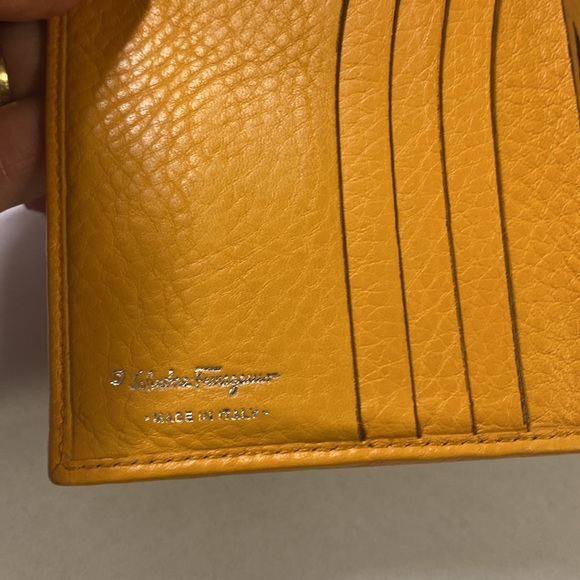 Salvatore Ferragamo compact wallet - Picture 4 of 10